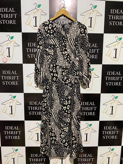 RIVER ISLAND |M| BUST 18| A3| MONOCHROME MIXED ANIMAL AND PATCHWORK PRINT MIDI DRESS