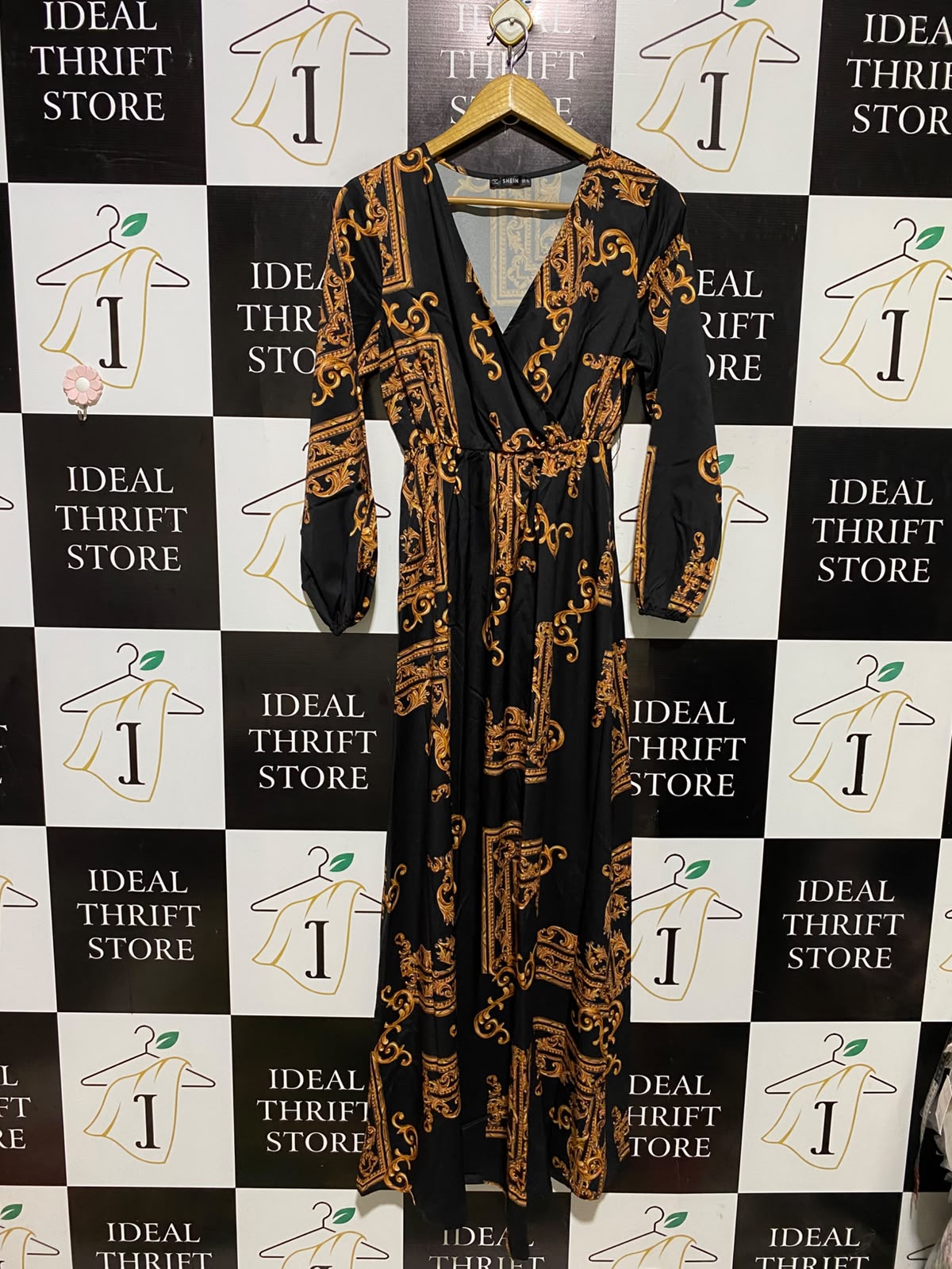 SHEIN |XS| BUST 17| A3| LUXURIOUS BLACK AND GOLD BAROQUE PRINT V-NECK MAXI DRESS