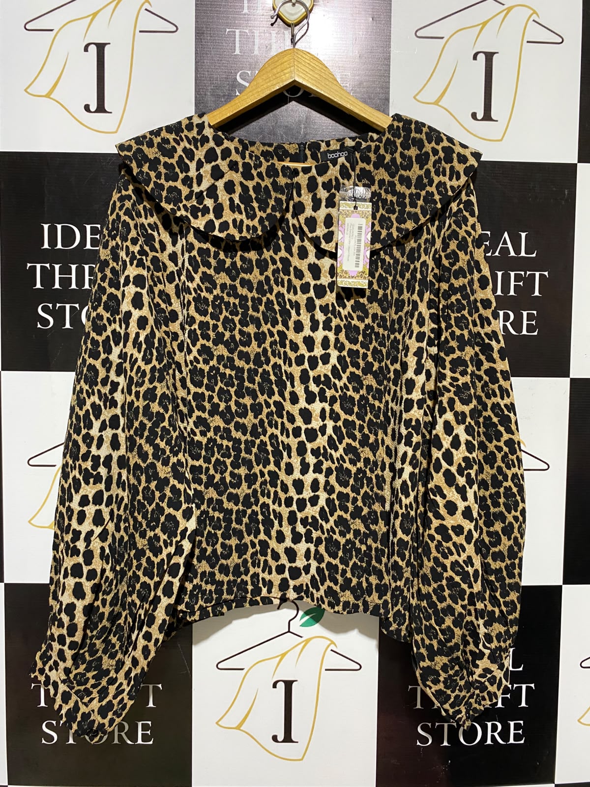 BOOHOO |XL| BUST 22| A2| BOLD LEOPARD PRINT BLOUSE WITH OVERSIZED PETER PAN COLLAR