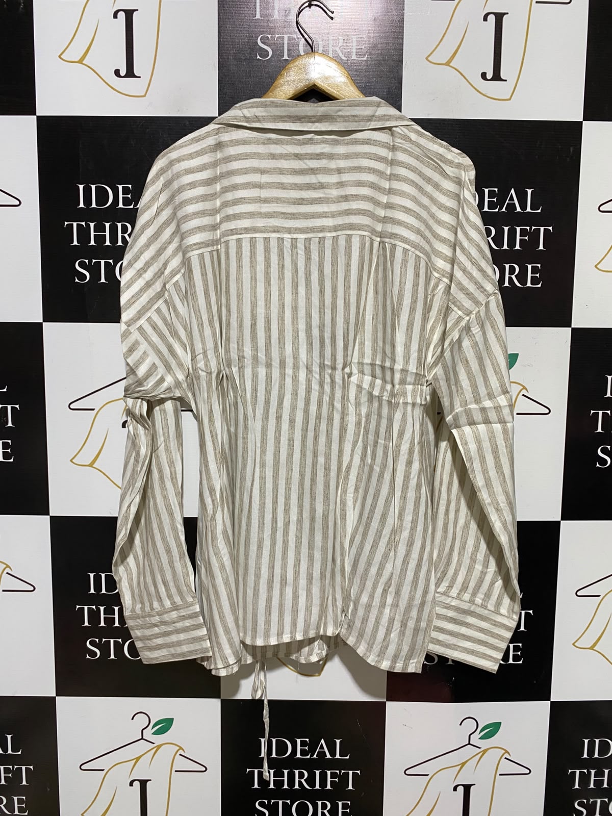 BOOHOO |M| BUST FREE| A2| BEIGE AND WHITE VERTICAL STRIPED COLLARED WRAP BLOUSE WITH LONG SLEEVES