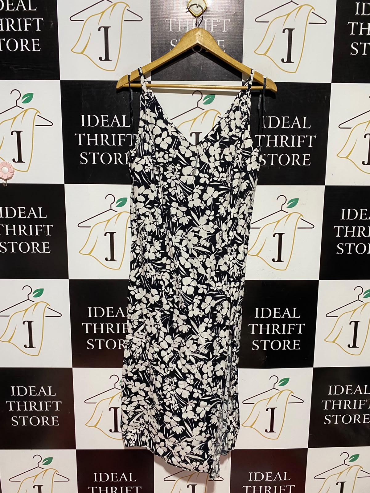 PRIMARK |M| BUST 18| A2| BLACK AND WHITE FLORAL V-NECK SPAGHETTI STRAP MIDI SLIP DRESS WITH SIDE SLIT