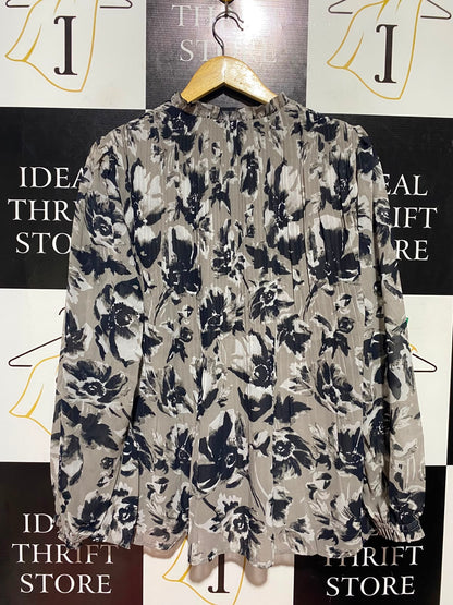 CHELSEA & THEODORE |L| BUST 20| A2| TAUPE AND BLACK WATERCOLOR FLORAL PLEATED KEYHOLE TIE BLOUSE