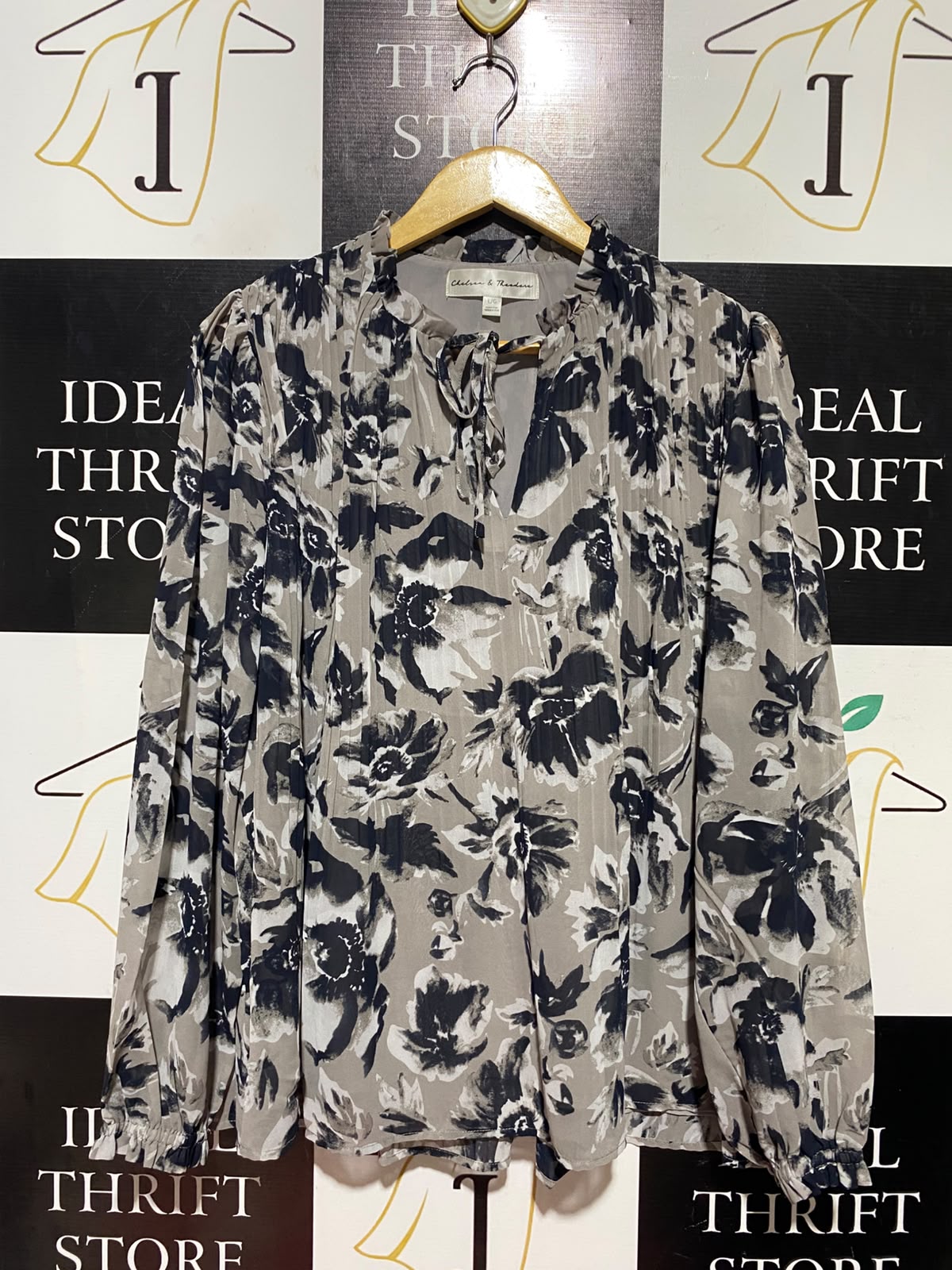 CHELSEA & THEODORE |L| BUST 20| A2| TAUPE AND BLACK WATERCOLOR FLORAL PLEATED KEYHOLE TIE BLOUSE
