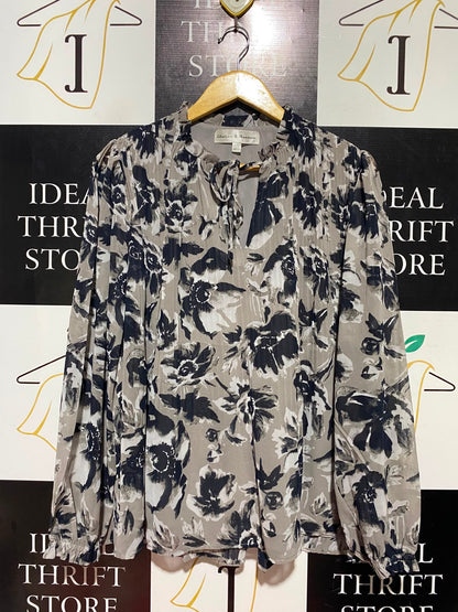 CHELSEA & THEODORE |L| BUST 20| A2| TAUPE AND BLACK WATERCOLOR FLORAL PLEATED KEYHOLE TIE BLOUSE