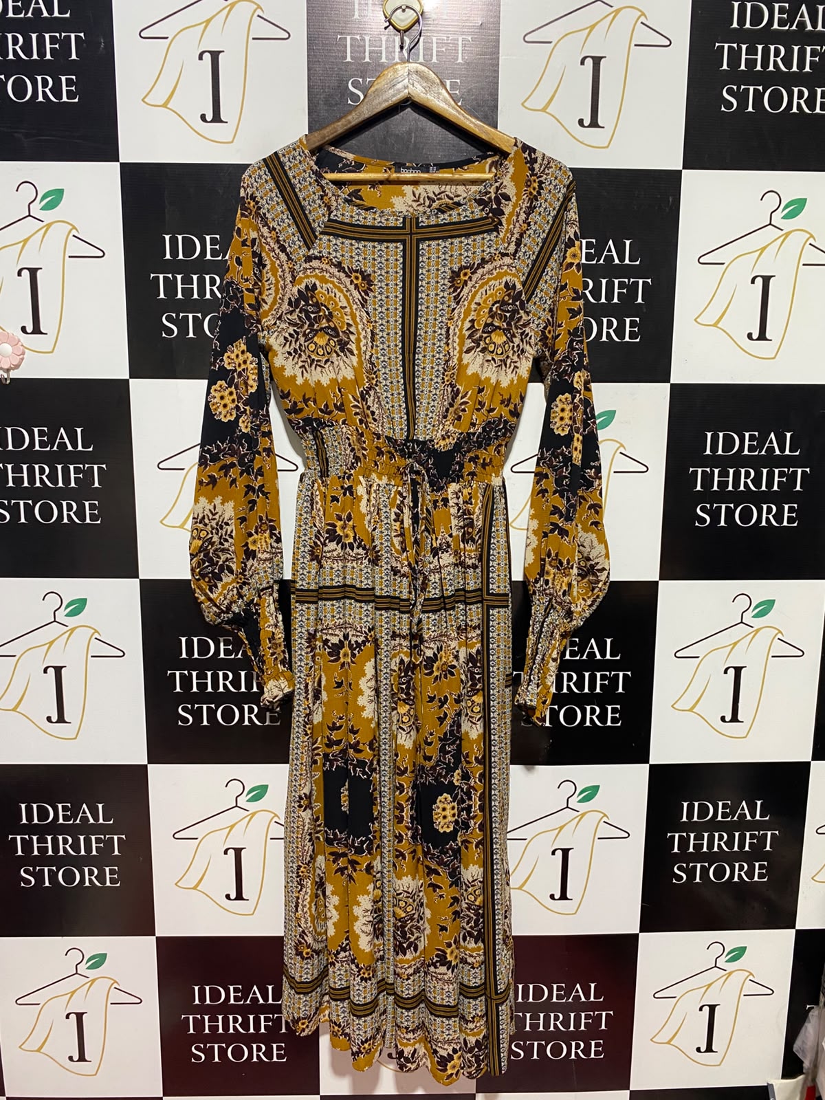 BOOHOO |M| BUST 17| A2| MUSTARD AND BLACK PAISLEY BORDER PRINT LONG SLEEVE MAXI DRESS