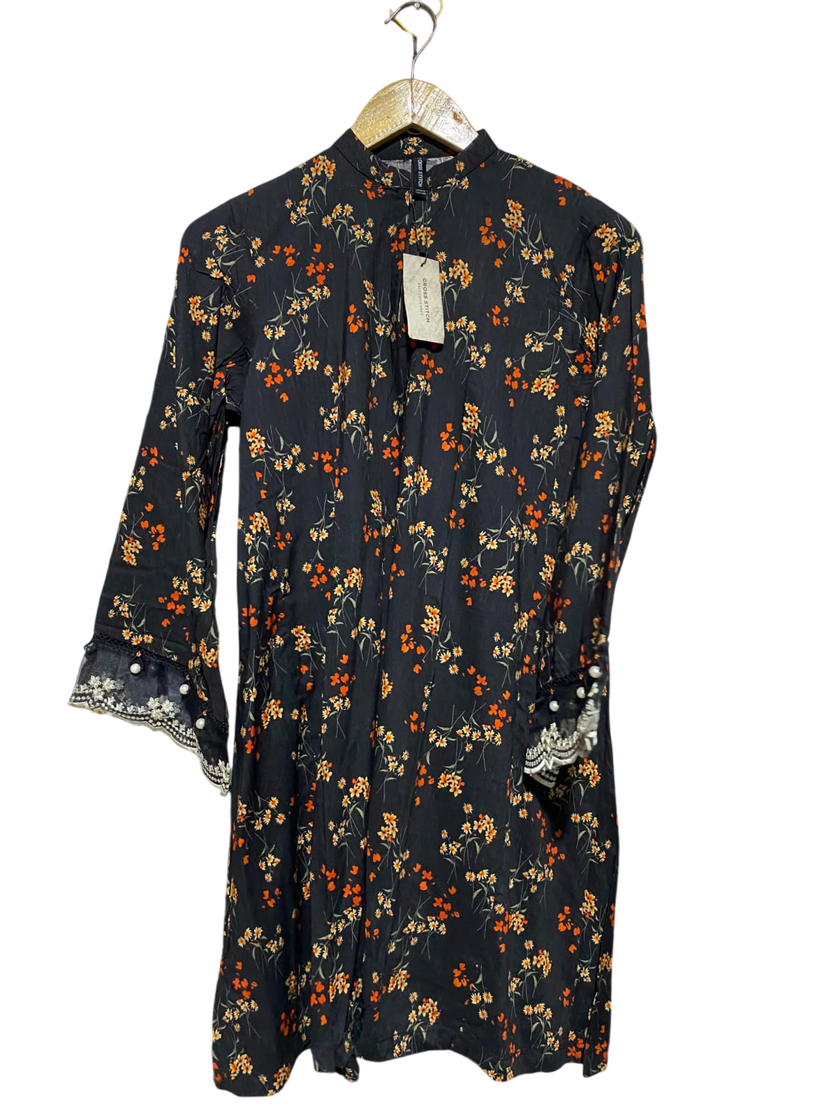 CROSS STITCH |XS| BUST 18| A4| BLACK FLORAL PRINTED KURTI WITH EMBROIDERED PEARL SLEEVES