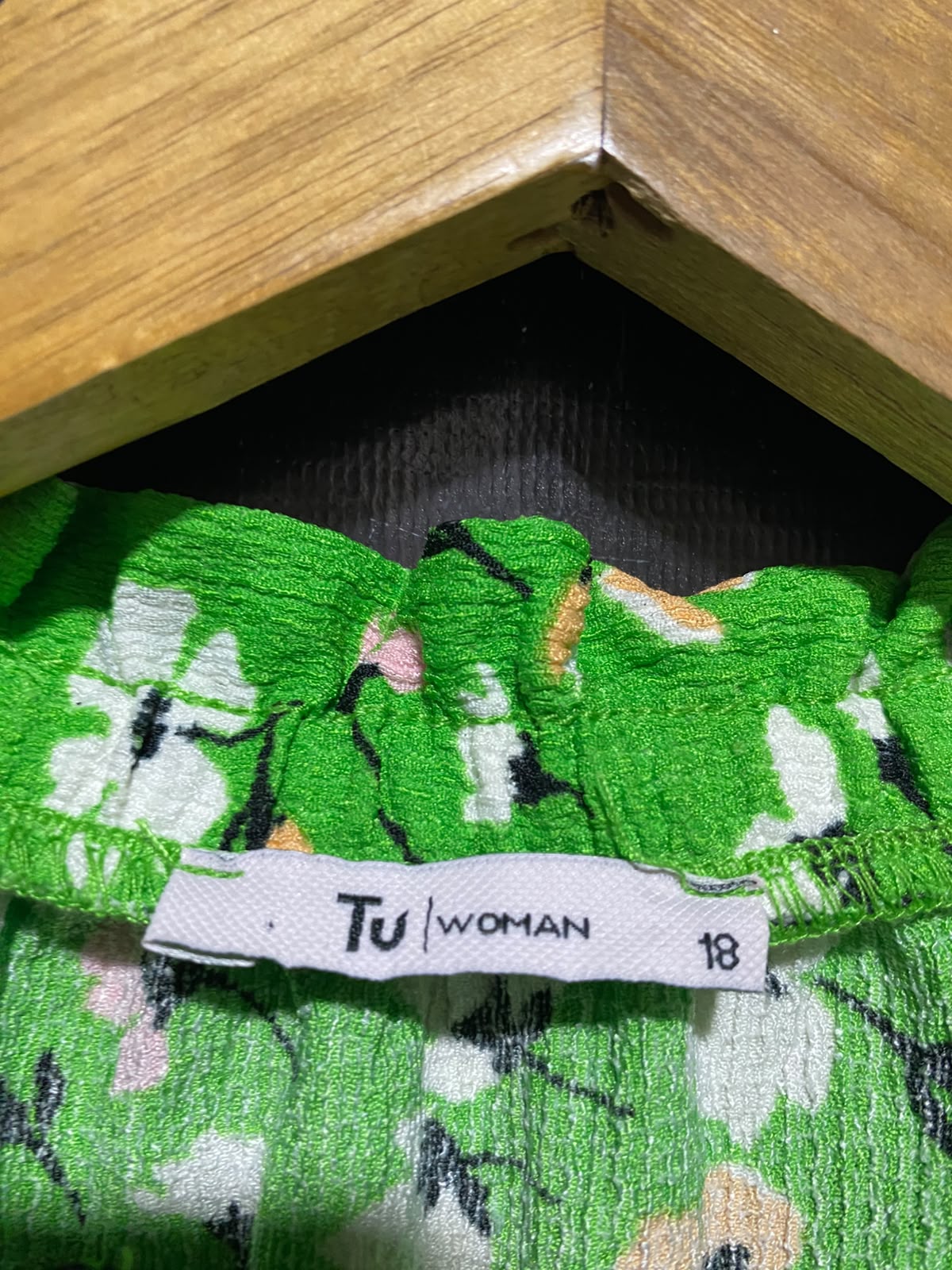 TU WOMAN |M| BUST FREE| A3| GREEN FLORAL PRINTED RUFFLE COLLAR TIE-NECK CAP SLEEVE BLOUSE