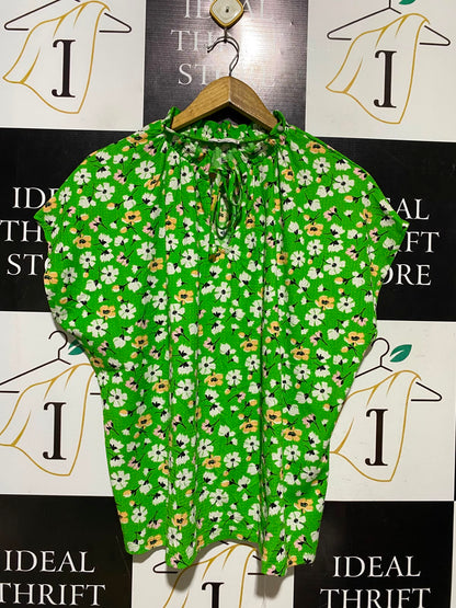 TU WOMAN |M| BUST FREE| A3| GREEN FLORAL PRINTED RUFFLE COLLAR TIE-NECK CAP SLEEVE BLOUSE