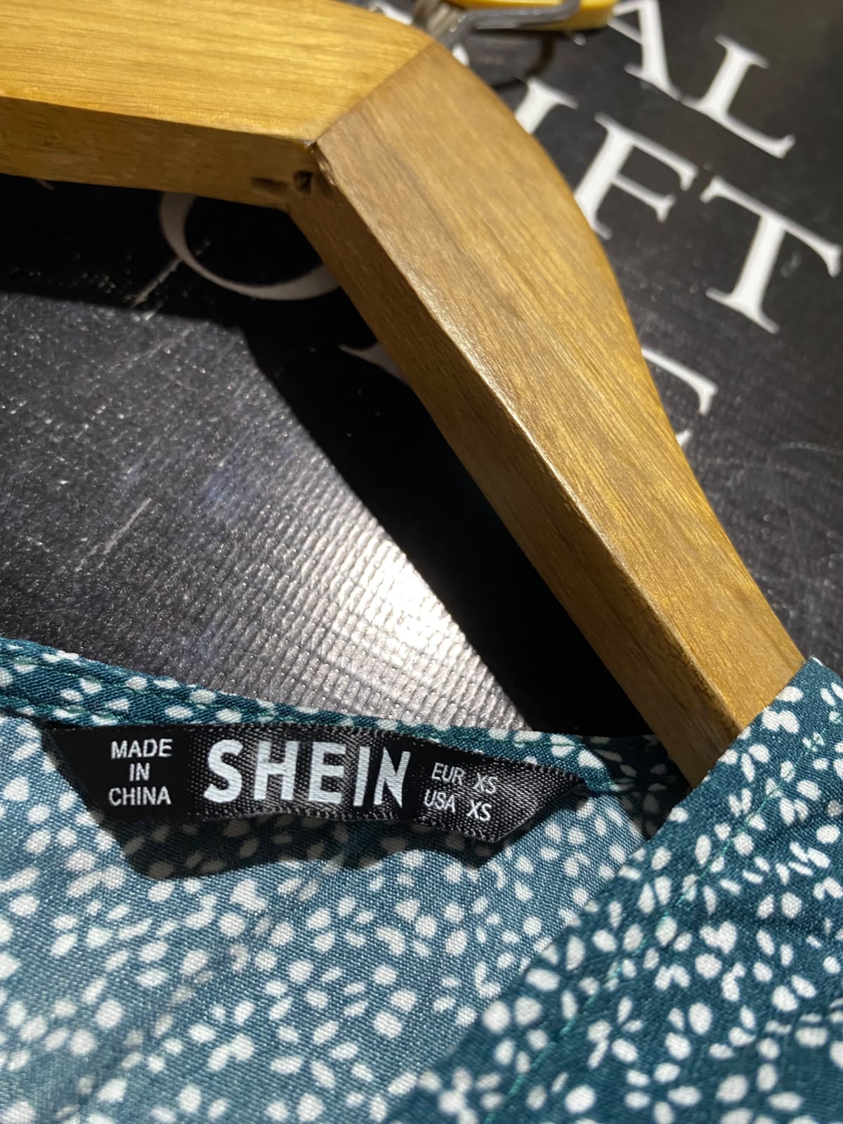 SHEIN |XS| BUST 16| A3| TEAL GREEN DITSY FLORAL V-NECK SHORT PUFF SLEEVE MIDI DRESS
