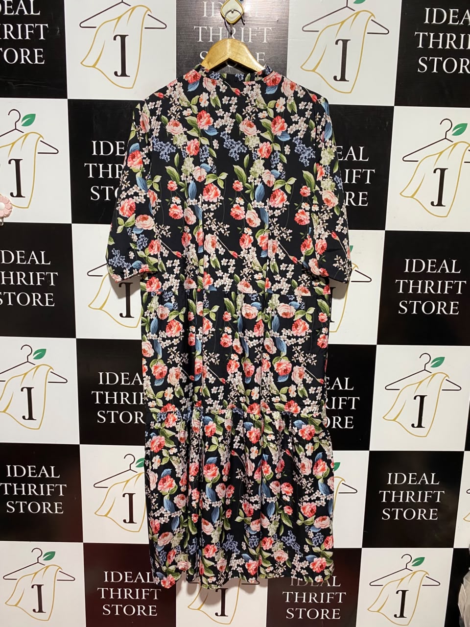 |XL| BUST 21| A3| BLACK MULTICOLOR ROSE FLORAL TIERED MAXI DRESS WITH TIE-NECK