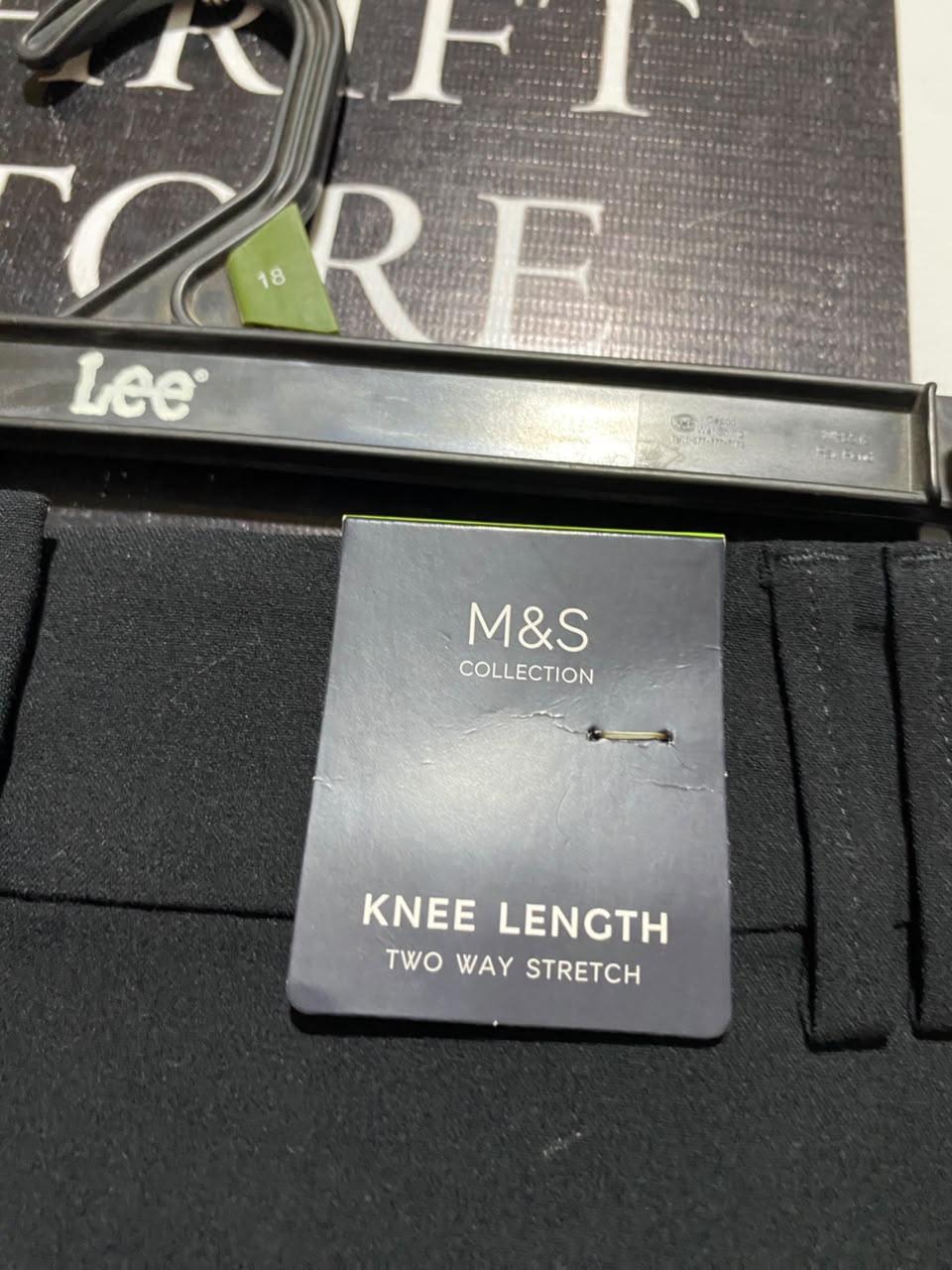 M&S |L| WAIST 32| A3| BLACK KNEE-LENGTH TWO-WAY STRETCH PENCIL SKIRT
