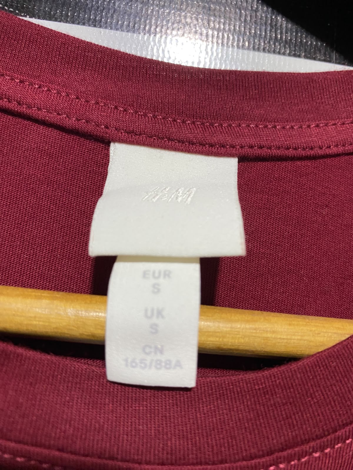 H&M |S| BUST 17| A4| PREMIUM MAROON TEE WITH DECORATIVE BROOCH