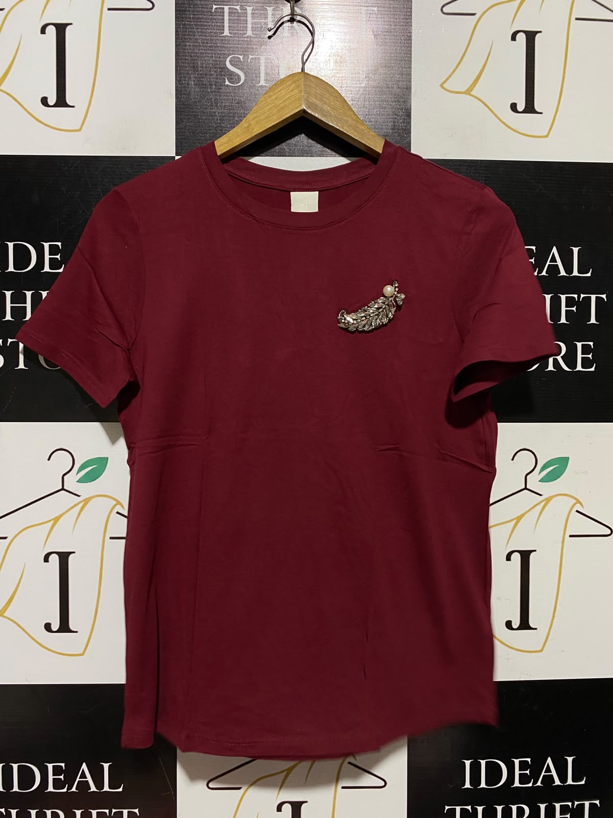 H&M |S| BUST 17| A4| PREMIUM MAROON TEE WITH DECORATIVE BROOCH