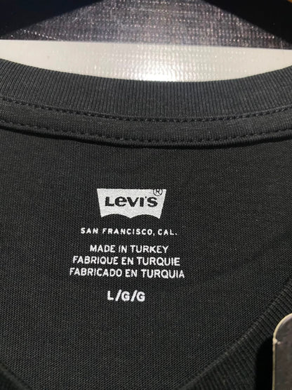 LEVIS |L| BUST 19| A4| CLASSIC BLACK LEVI'S TEE WITH MULTICOLOR LOGO