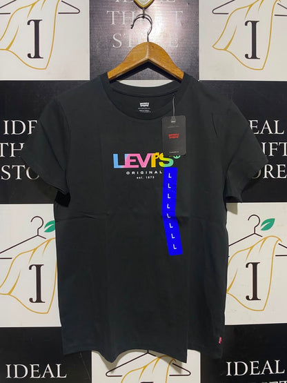 LEVIS |L| BUST 19| A4| CLASSIC BLACK LEVI'S TEE WITH MULTICOLOR LOGO