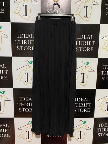 STYLI |XS| WAIST 24| A4| CLASSIC BLACK STYLI PLEATED MAXI SKIRT