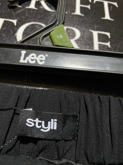 STYLI |XS| WAIST 24| A4| CLASSIC BLACK STYLI PLEATED MAXI SKIRT