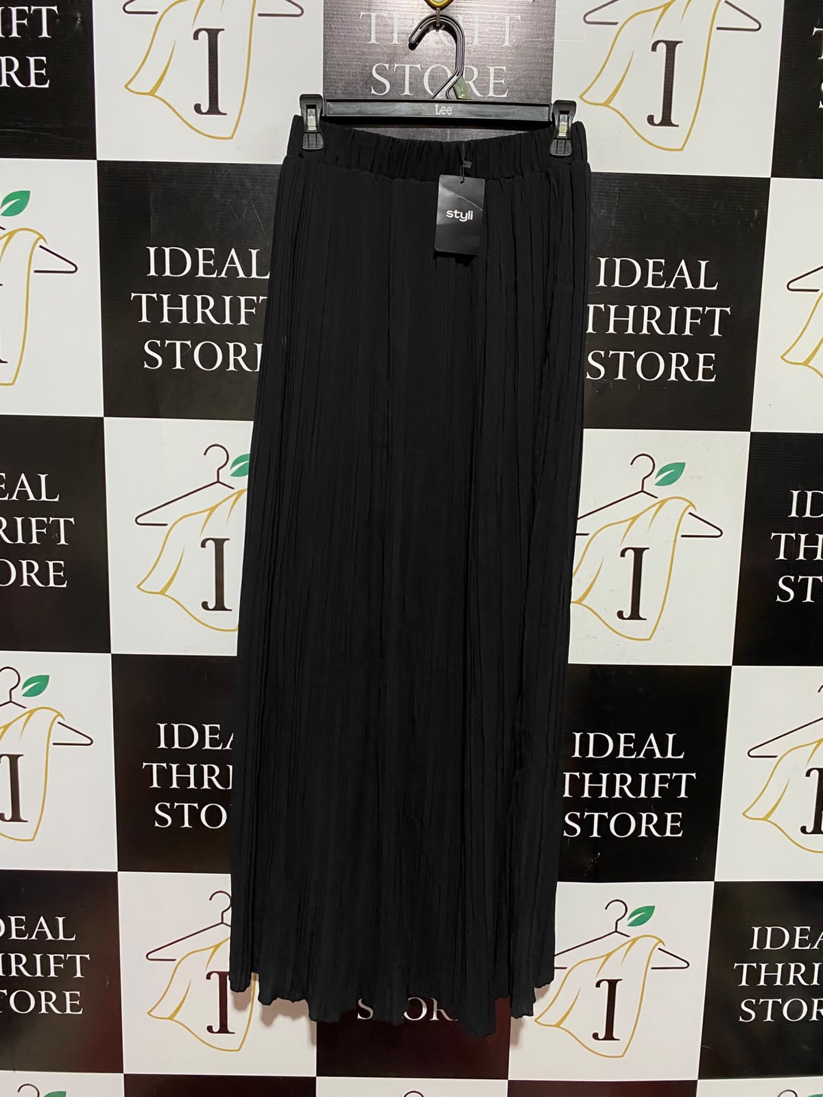 STYLI |XS| WAIST 24| A4| CLASSIC BLACK STYLI PLEATED MAXI SKIRT