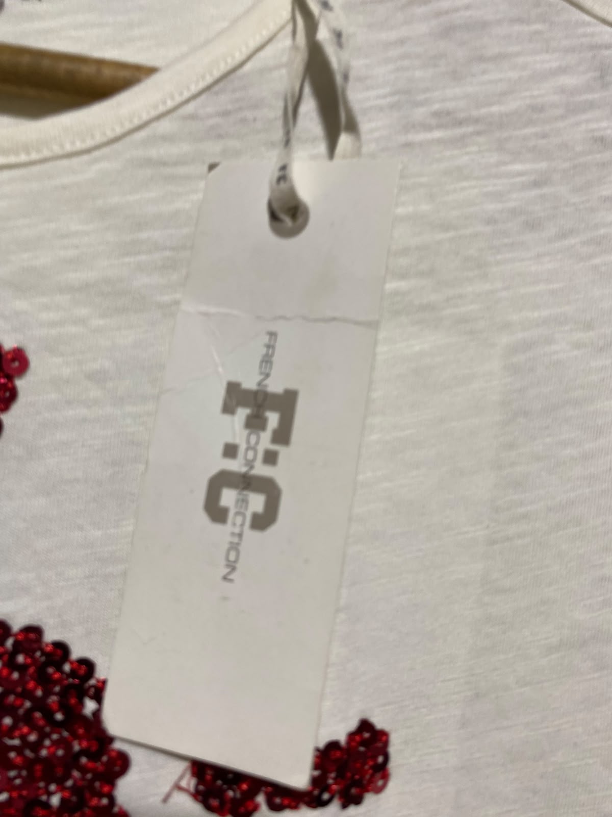 FRENCH CONNECTION |XS| BUST 17| A4| CASUAL WHITE TOP WITH RED SEQUIN HEART MOTIF