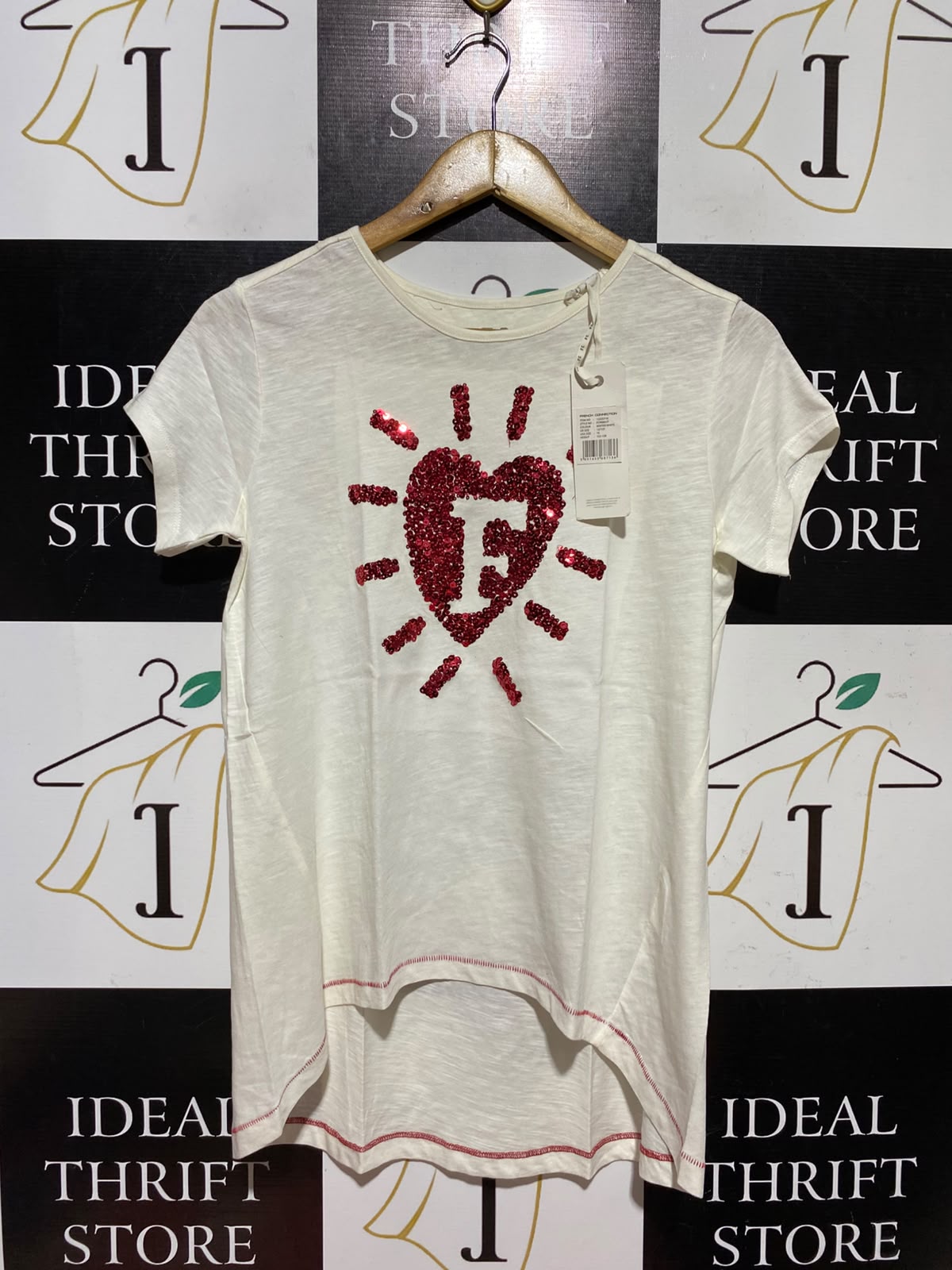 FRENCH CONNECTION |XS| BUST 17| A4| CASUAL WHITE TOP WITH RED SEQUIN HEART MOTIF