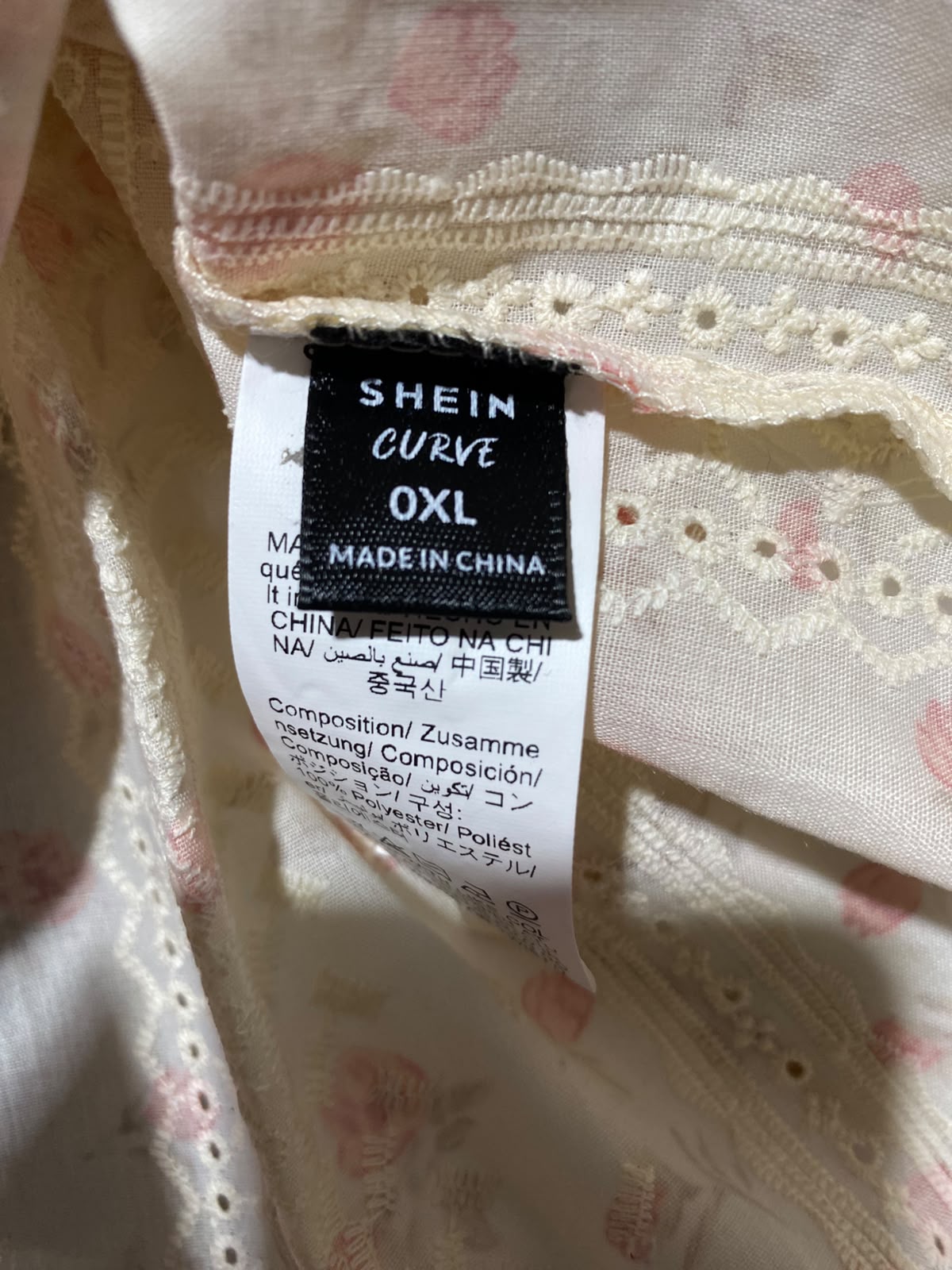 SHEIN CURVE |XS| BUST 22| A4| DELICATE FLORAL PRINT WITH ELEGANT LACE TRIM AND PUFF SLEEVES.