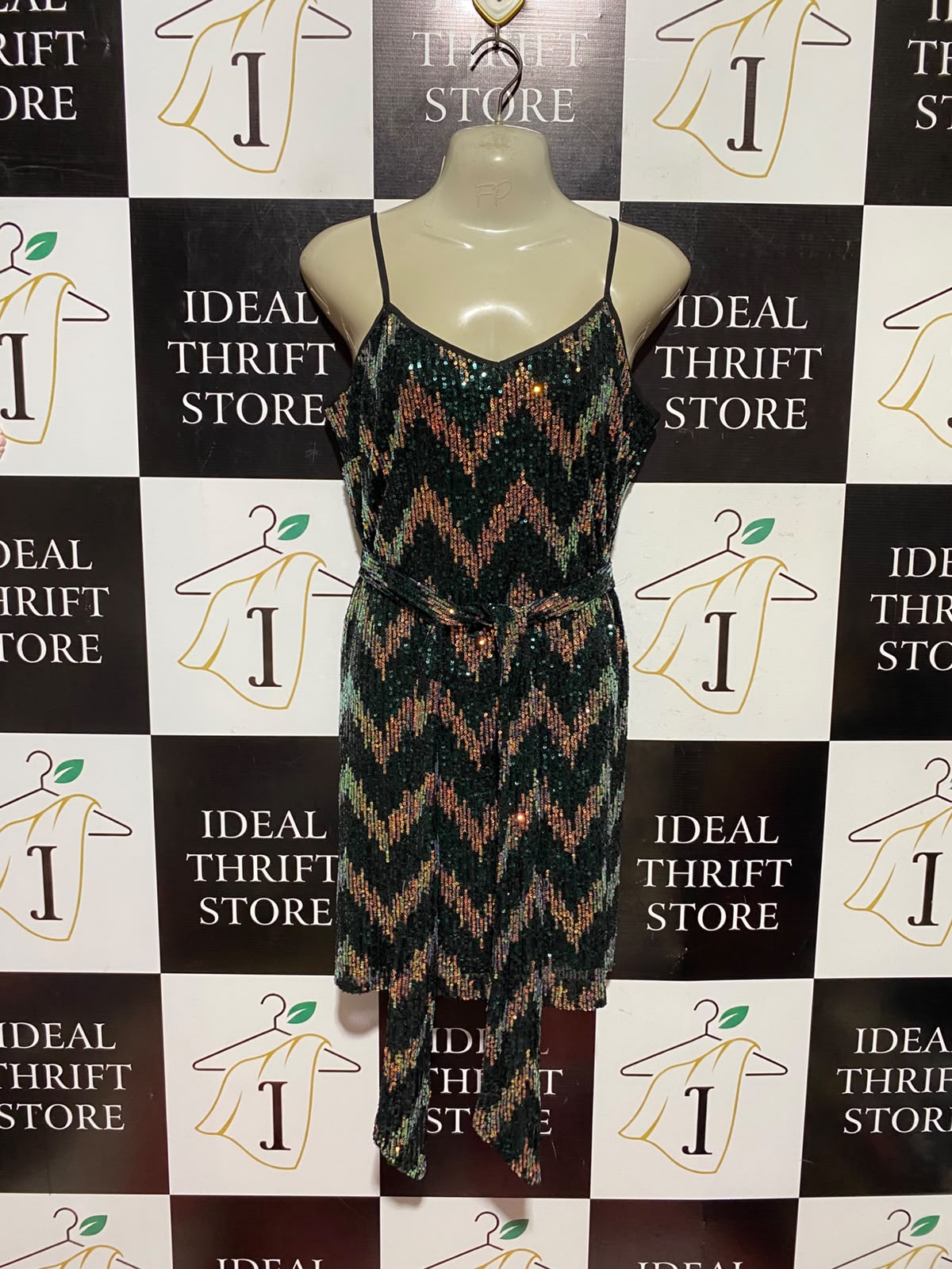 STYLE CHEAT |M| BUST 18| A4| ATEMENT PARTY-READY SEQUINED MINI DRESS