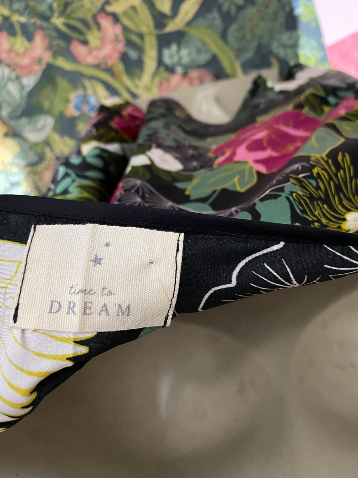 TIME TO DREAM |M| A4| VIBRANT FLORAL AND CRANE PRINT PAJAMA SET