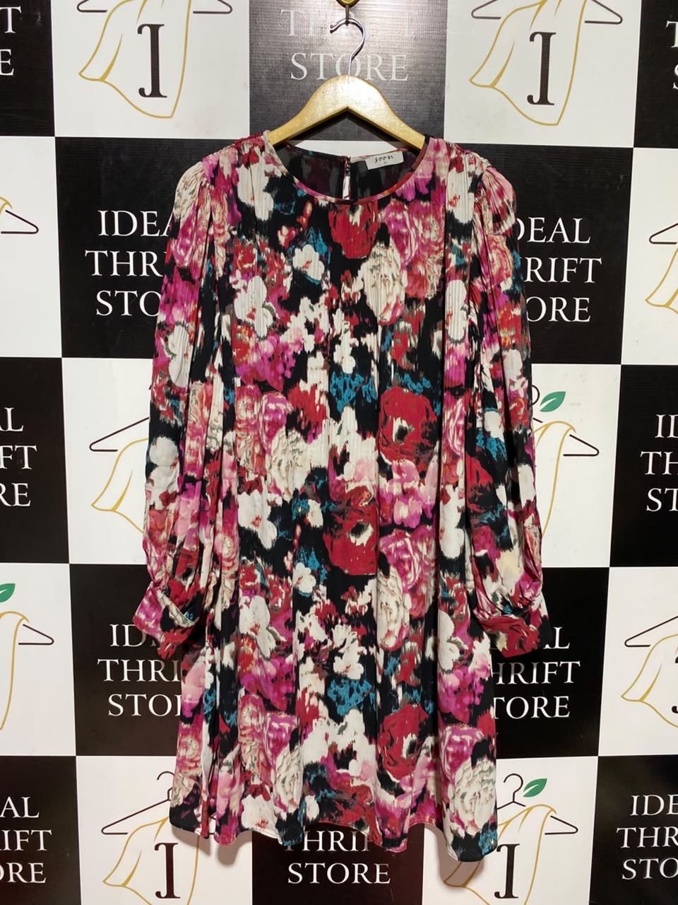 SOON |M| BUST 19| A5| VIBRANT FLORAL PRINT LONG-SLEEVE MINI DRESS - PLEATED SHIFT DRESS