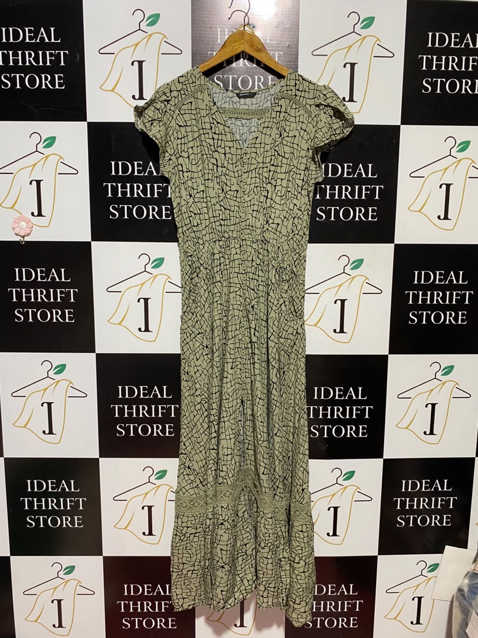 |M| BUST 16| A5| OLIVE GREEN ABSTRACT PRINT MAXI DRESS - LACE TRIM BUTTON-FRONT CAP-SLEEVE DRESS