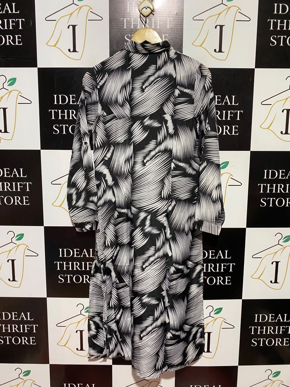 SXTREMZ |S| BUST 17| A6| MONOCHROME BLACK & WHITE ABSTRACT GEOMETRIC PRINT SHIRT DRESS