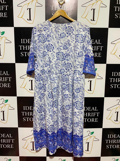 |L| BUST 21| A6| BLUE & WHITE FLORAL PRINT V-NECK MIDI DRESS