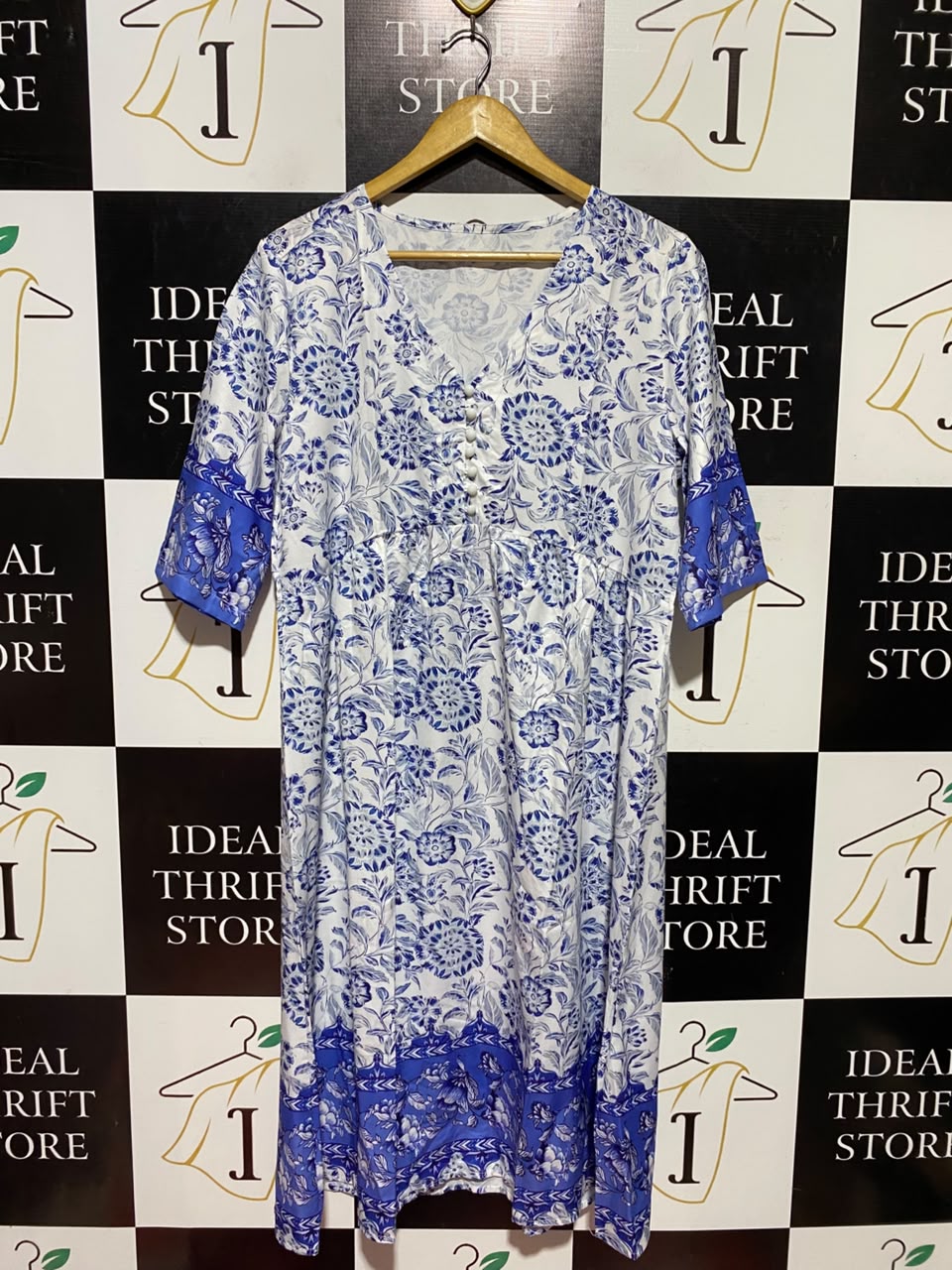 |L| BUST 21| A6| BLUE & WHITE FLORAL PRINT V-NECK MIDI DRESS