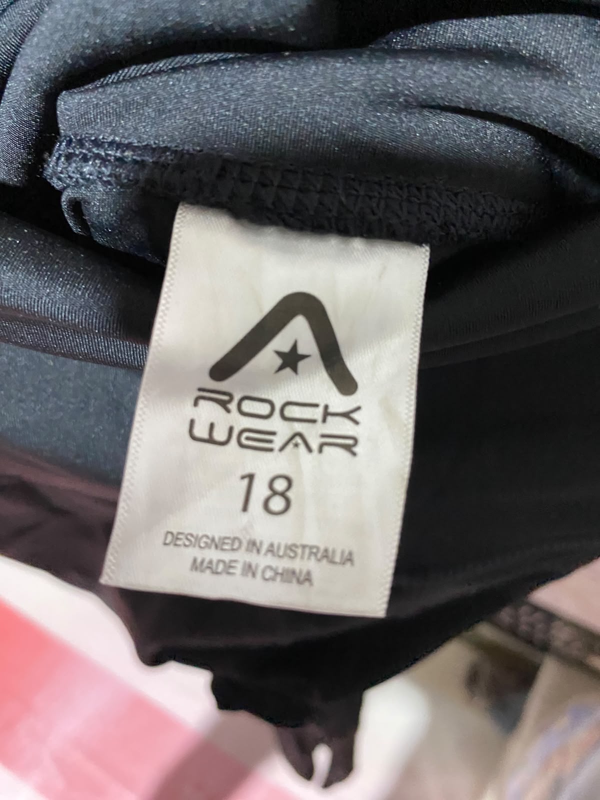 ROCK WEAR |XL| WAIST 32| A7| PERFORMANCE BLACK HIGH-WAISTED ACTIVEWEAR LEGGINGS WITH MESH PANELS