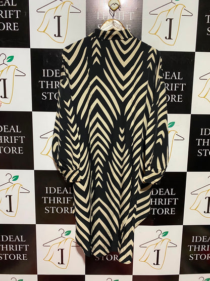 BEST LIVE |M/L| BUST 26| A7| BLACK AND CREAM GEOMETRIC CHEVRON BUTTON-DOWN OVERSIZED TUNIC SHIRT DRESS
