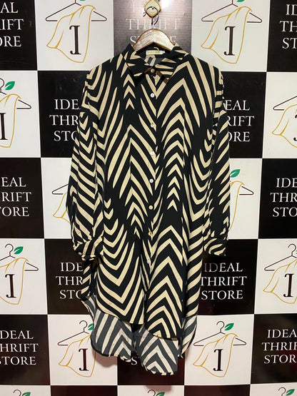 BEST LIVE |M/L| BUST 26| A7| BLACK AND CREAM GEOMETRIC CHEVRON BUTTON-DOWN OVERSIZED TUNIC SHIRT DRESS