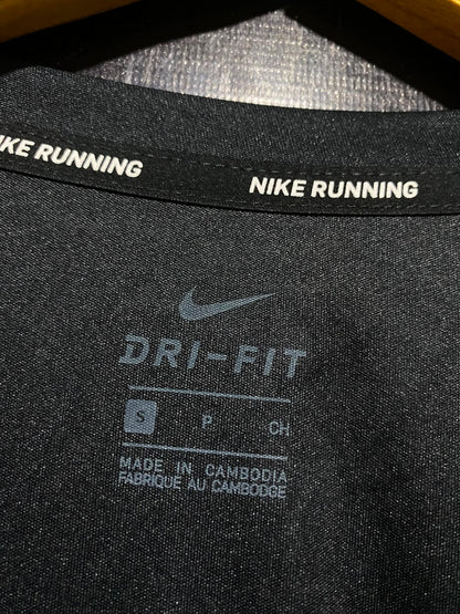 NIKE |S| BUST 18| A7| RUNNING DRI-FIT BLACK LONG-SLEEVE ATHLETIC PERFORMANCE TOP