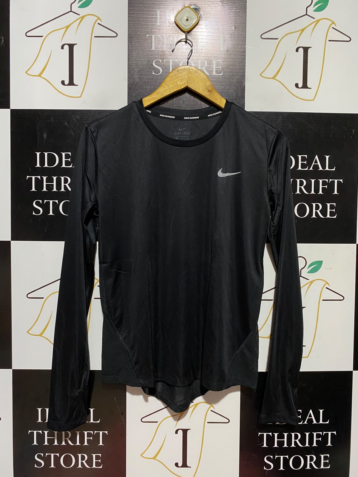 NIKE |S| BUST 18| A7| RUNNING DRI-FIT BLACK LONG-SLEEVE ATHLETIC PERFORMANCE TOP