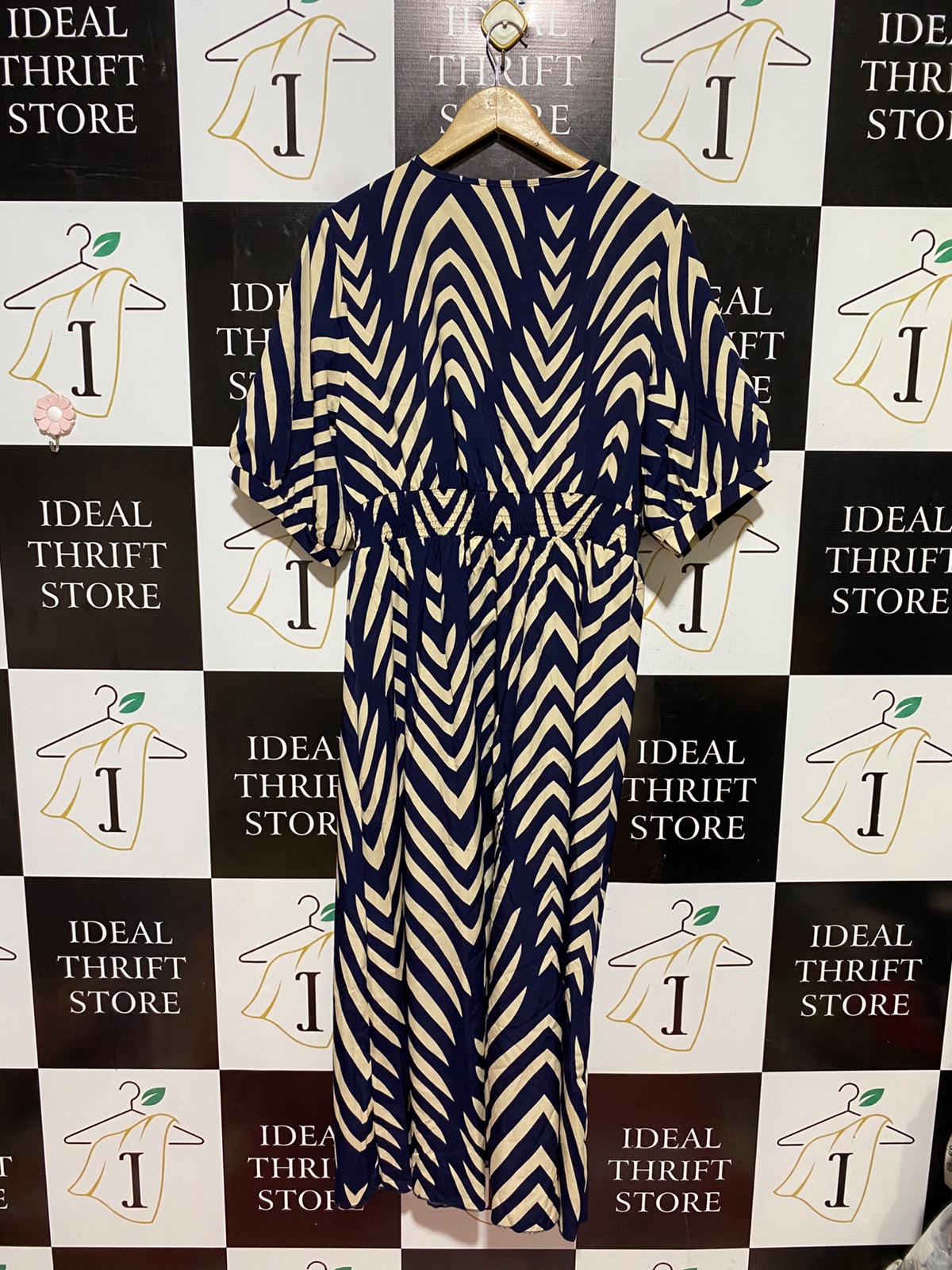 SHEIN |XXL| BUST 19| A7| NAVY BLUE AND CREAM GEOMETRIC CHEVRON V-NECK MAXI DRESS