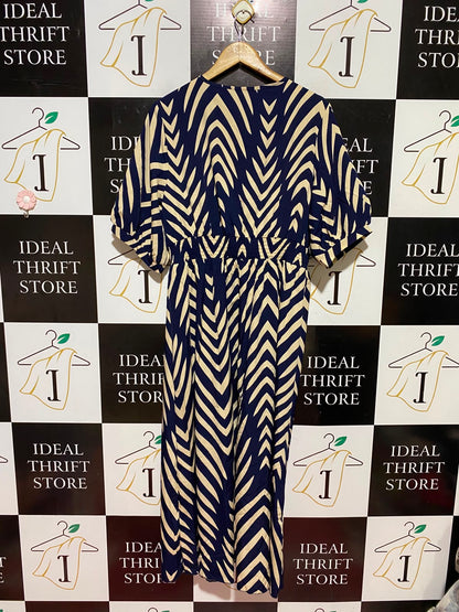 SHEIN |XXL| BUST 19| A7| NAVY BLUE AND CREAM GEOMETRIC CHEVRON V-NECK MAXI DRESS