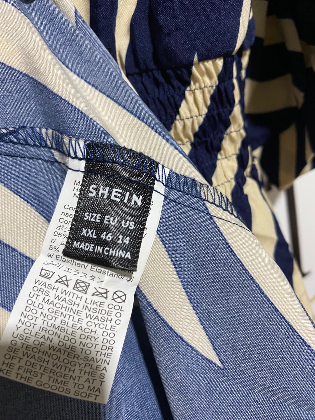 SHEIN |XXL| BUST 19| A7| NAVY BLUE AND CREAM GEOMETRIC CHEVRON V-NECK MAXI DRESS