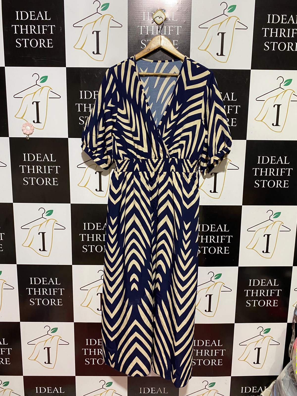 SHEIN |XXL| BUST 19| A7| NAVY BLUE AND CREAM GEOMETRIC CHEVRON V-NECK MAXI DRESS