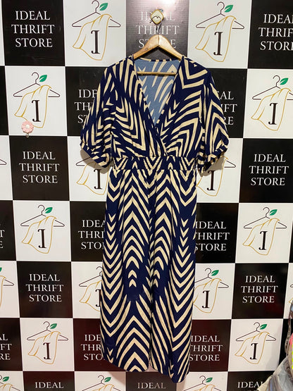 SHEIN |XXL| BUST 19| A7| NAVY BLUE AND CREAM GEOMETRIC CHEVRON V-NECK MAXI DRESS