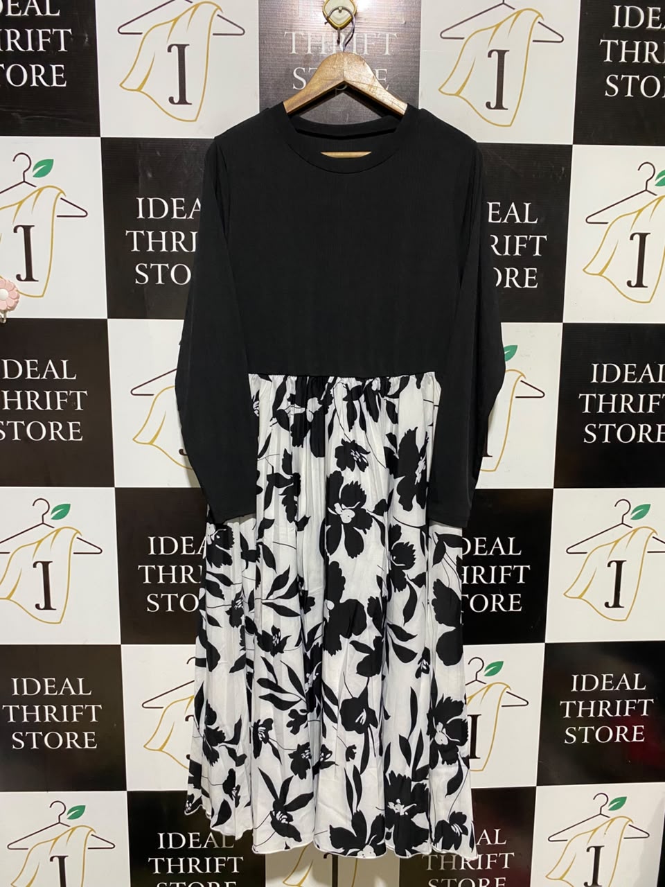 SHEIN CURVE |XL| BUST 19| A7| BLACK SOLID RIB-KNIT AND FLORAL PRINT CONTRAST MAXI DRESS