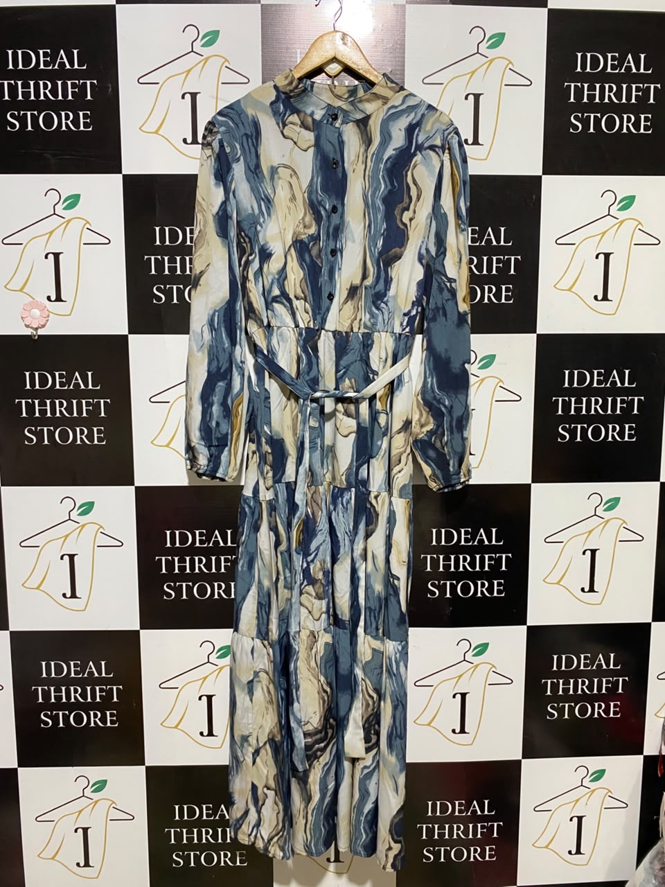 SHEIN CURVE |XL| BUST 22| A6| BLUE AND BEIGE ABSTRACT MARBLE PRINT BELTED TIERED MAXI DRESS
