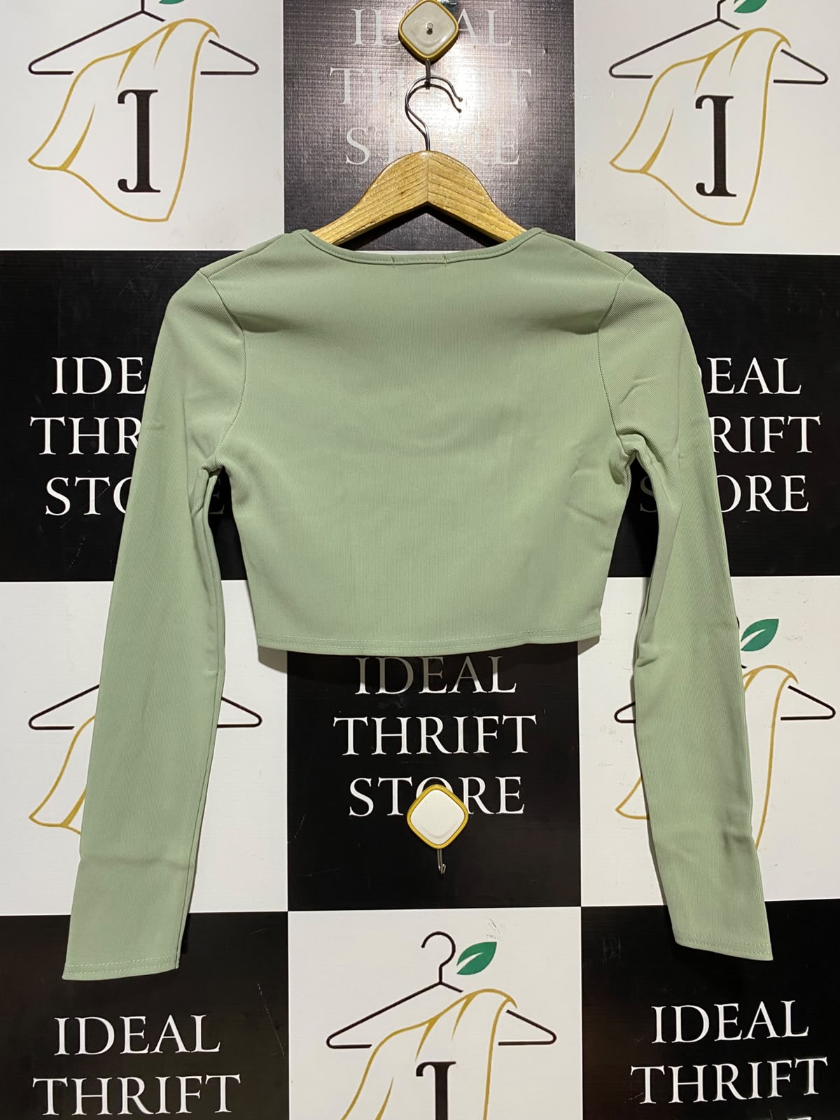 IN THE STYLE |S| BUST 15| A8| SAGE GREEN LONG SLEEVE V-NECK RIBBED CROP TOP