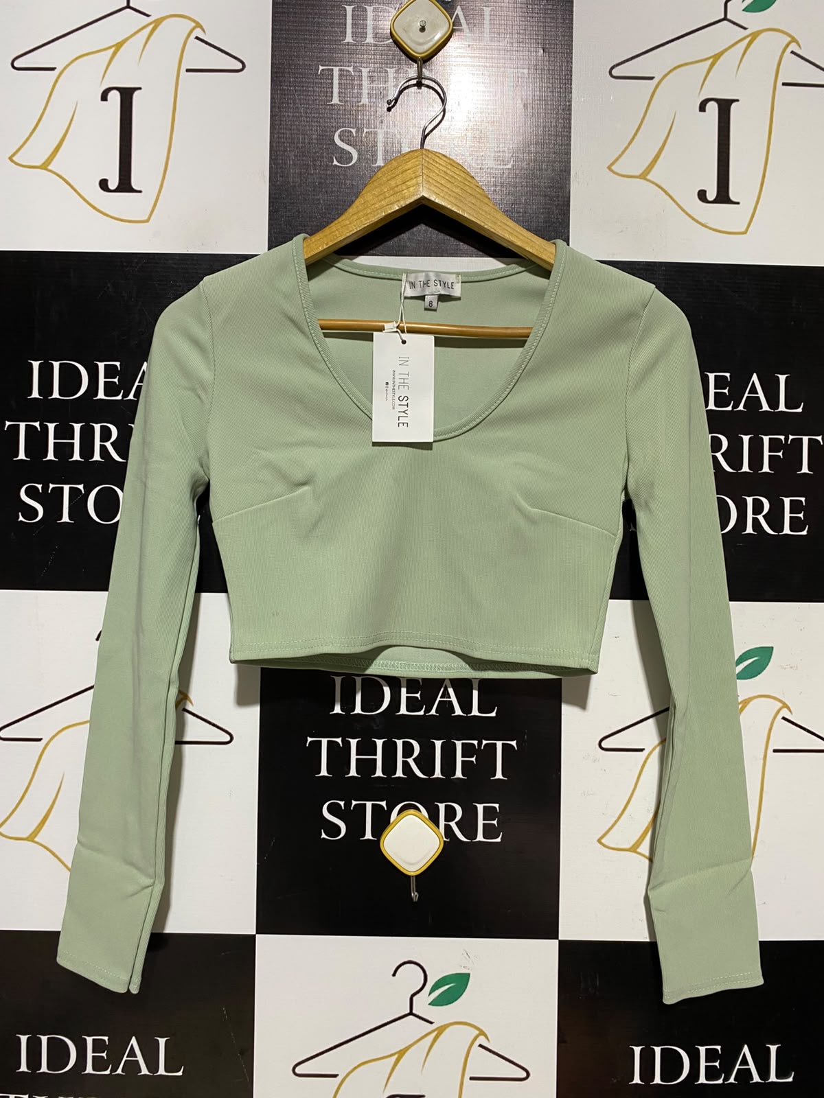 IN THE STYLE |S| BUST 15| A8| SAGE GREEN LONG SLEEVE V-NECK RIBBED CROP TOP