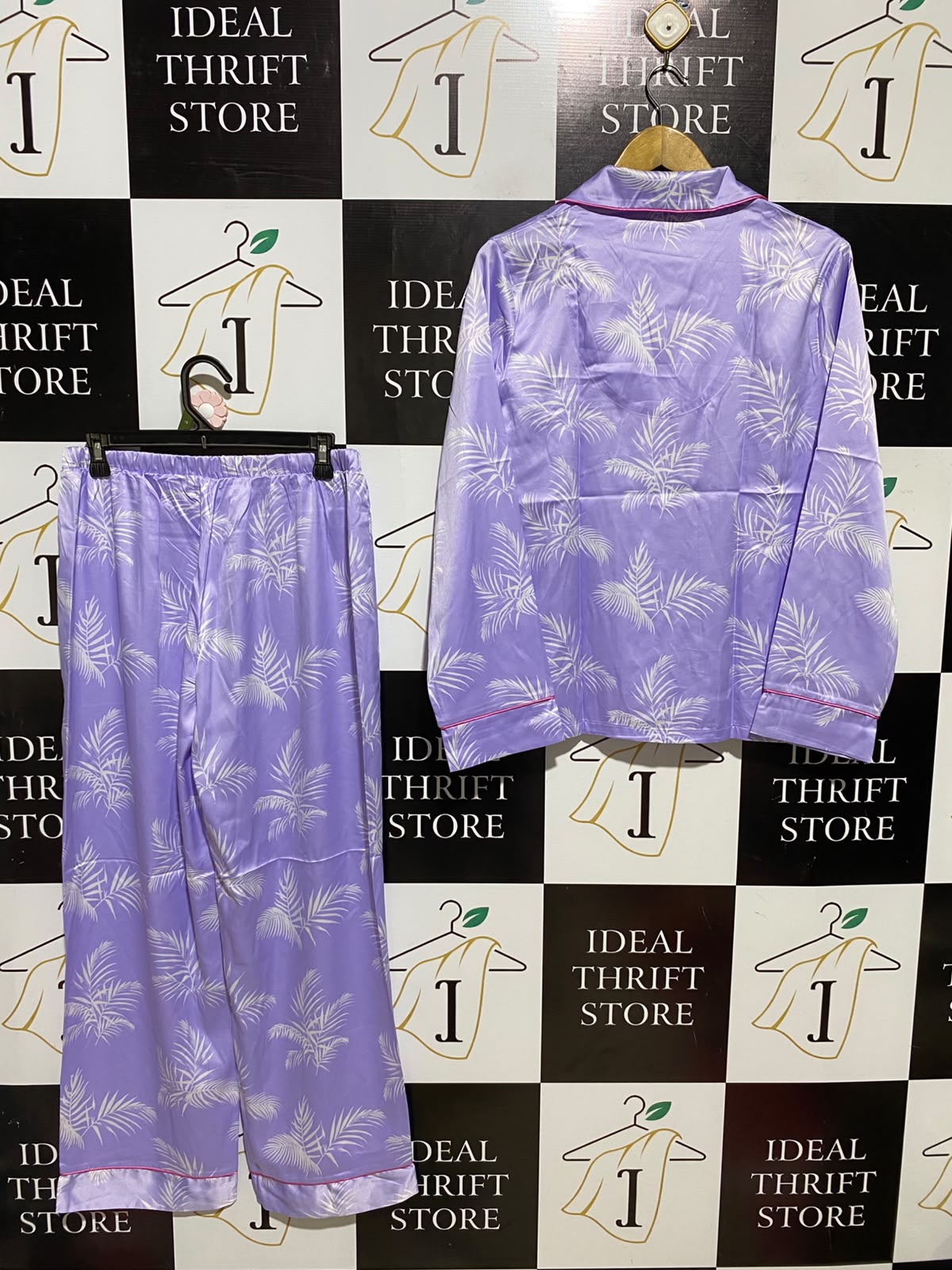 F&F |L| A8| LILAC TROPICAL LEAF PRINT SATIN LONG SLEEVE PAJAMA SET