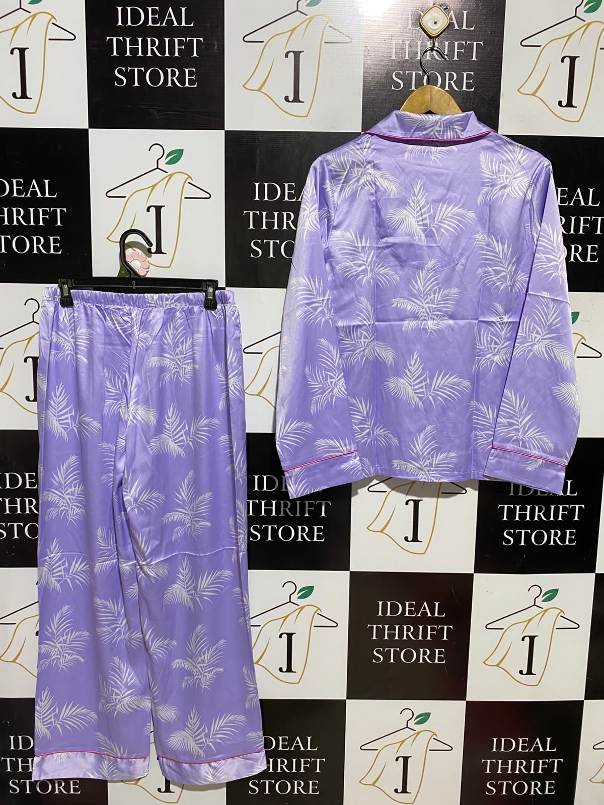 F&F |L| A8| LILAC TROPICAL LEAF PRINT SATIN LONG SLEEVE PAJAMA SET