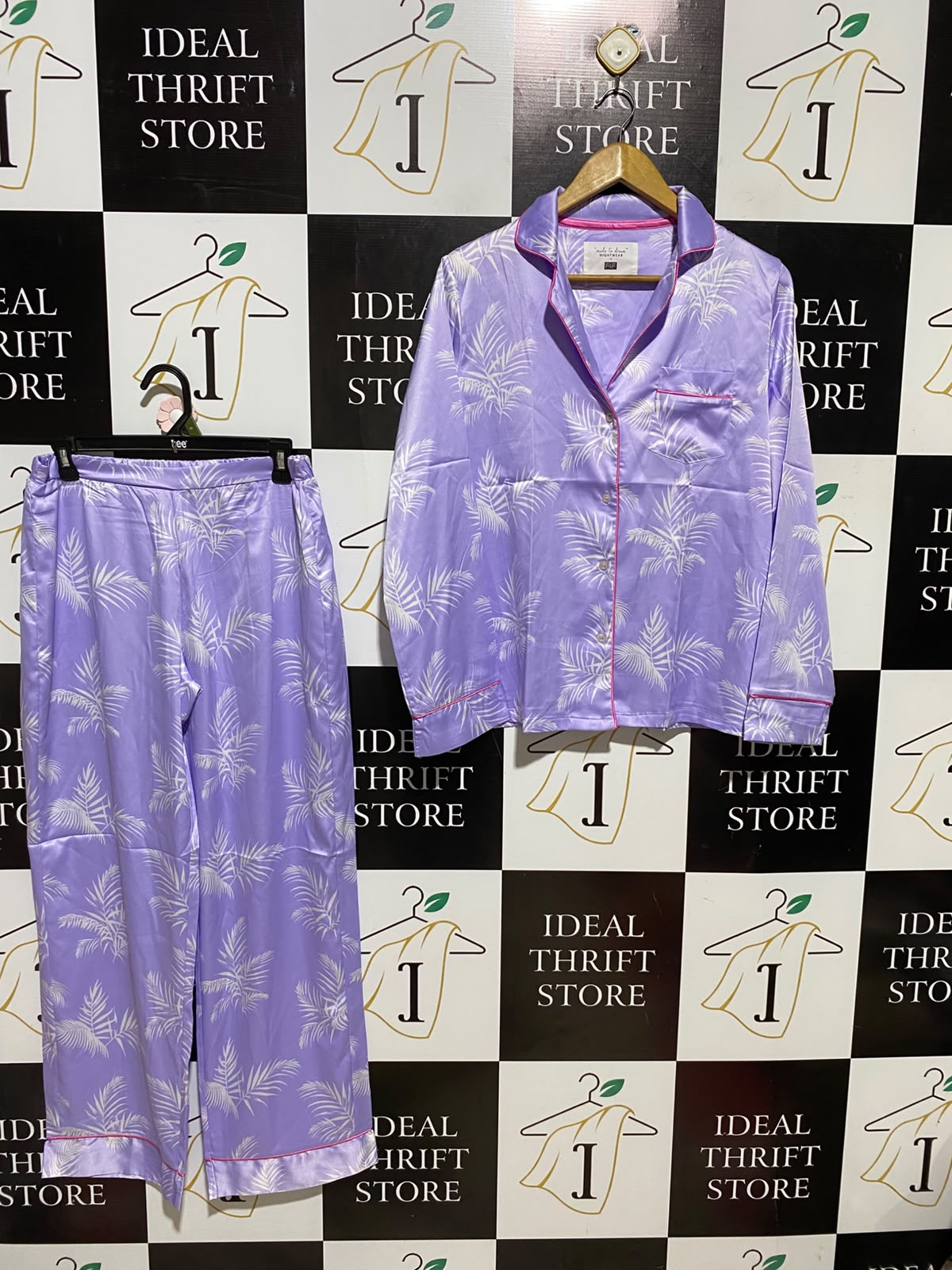 F&F |L| A8| LILAC TROPICAL LEAF PRINT SATIN LONG SLEEVE PAJAMA SET