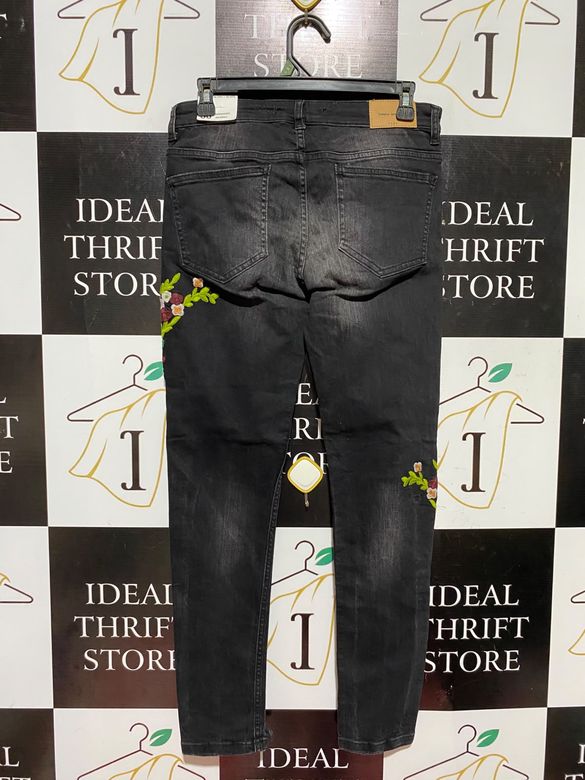 ZARA |L| WAIST 30| A8| FLORAL EMBROIDERED WASHED BLACK SKINNY JEANS